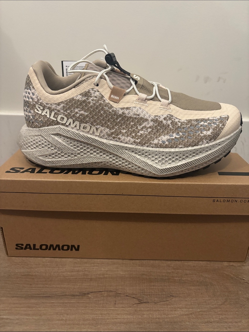 Salomon womens aero glide 4 Grvl tapioca desert tan burro size 9 new with box